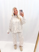 Load image into Gallery viewer, Backwoods Barbie Joggers - TAN CAMO💖 2 mediums left