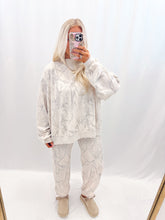 Load image into Gallery viewer, Backwoods Barbie Joggers - TAN CAMO💖 2 mediums left