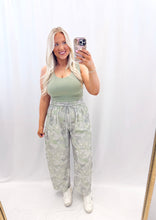 Load image into Gallery viewer, Marsh Muse Barrel Joggers💖 medium &amp; large left
