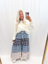 Load image into Gallery viewer, Living Room Fashion Show Pants
