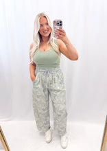 Load image into Gallery viewer, Marsh Muse Barrel Joggers💖 medium &amp; large left
