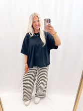 Load image into Gallery viewer, Basic Black Oversized Tee
