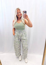 Load image into Gallery viewer, Marsh Muse Barrel Joggers💖 medium &amp; large left
