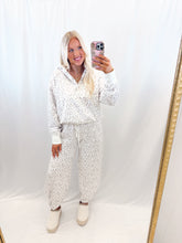 Load image into Gallery viewer, Cheetah Chic SET (hoodie + sweatpants)

