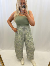 Load image into Gallery viewer, Marsh Muse Barrel Joggers💖 medium &amp; large left
