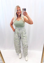 Load image into Gallery viewer, Marsh Muse Barrel Joggers💖 medium &amp; large left
