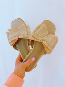 The Bow Sandals 💖 1 size 6 left