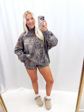 Load image into Gallery viewer, Camo Mockneck
