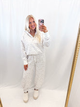 Load image into Gallery viewer, Cheetah Chic SET (hoodie + sweatpants)
