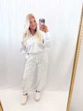 Load image into Gallery viewer, Cheetah Chic SET (hoodie + sweatpants)
