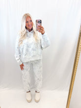 Load image into Gallery viewer, Camo Cutie SET (hoodie + sweatpants)
