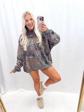 Load image into Gallery viewer, Camo Mockneck
