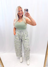 Load image into Gallery viewer, Marsh Muse Barrel Joggers💖 medium &amp; large left
