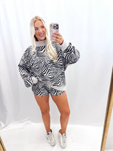 Load image into Gallery viewer, Zebra Mockneck
