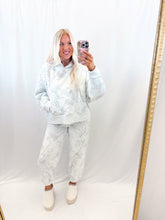 Load image into Gallery viewer, Camo Cutie SET (hoodie + sweatpants)
