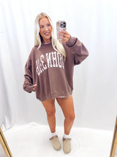 Load image into Gallery viewer, John 3:16 Hearts Pullover
