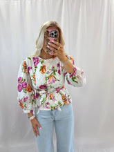 Load image into Gallery viewer, Brunch In The Hamptons Blouse💖 2 smalls &amp; 1 large left
