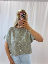 Load image into Gallery viewer, Leopard Lavish Short Sleeve Cardi
