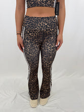 Load image into Gallery viewer, Active Allure SET (tank + yoga pants)
