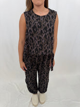 Load image into Gallery viewer, Cozy In Leopard SET (top + pants)
