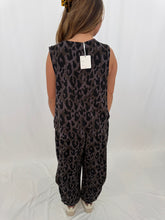 Load image into Gallery viewer, Cozy In Leopard SET (top + pants)
